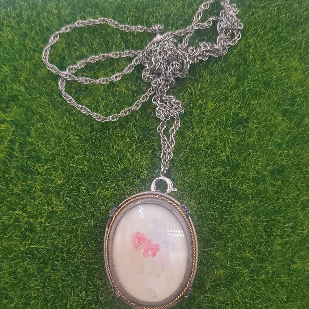 Sterling Silver Pendant Necklace with Floral Design 26 Inches N3836